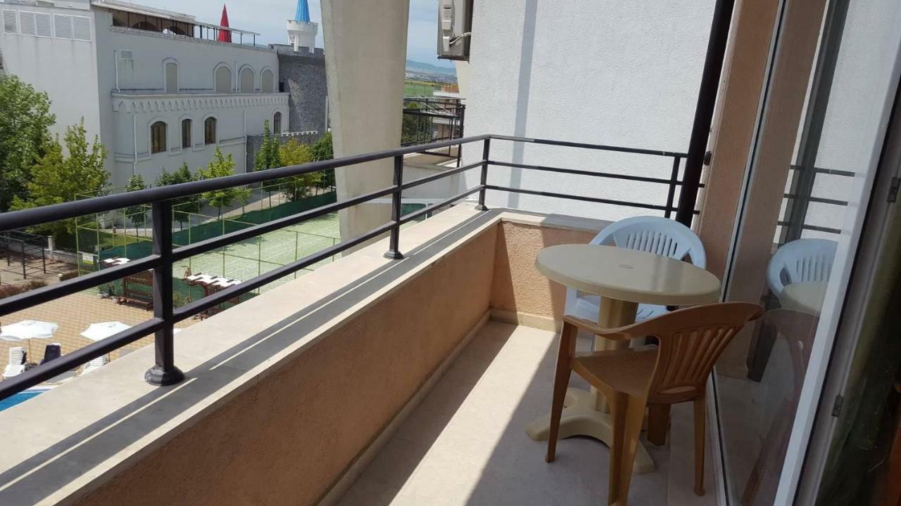 Grand Kameliq Apartment Pantai Sunny Bagian luar foto