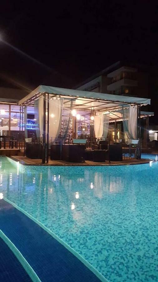 Grand Kameliq Apartment Pantai Sunny Bagian luar foto