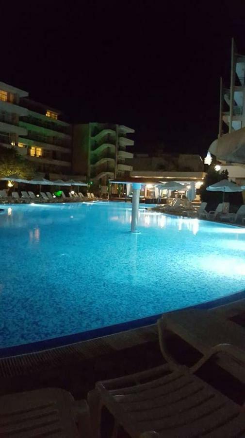 Grand Kameliq Apartment Pantai Sunny Bagian luar foto