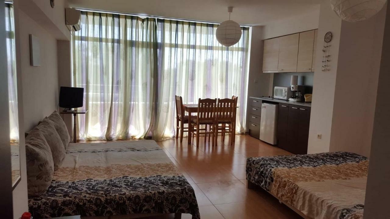 Grand Kameliq Apartment Pantai Sunny Bagian luar foto