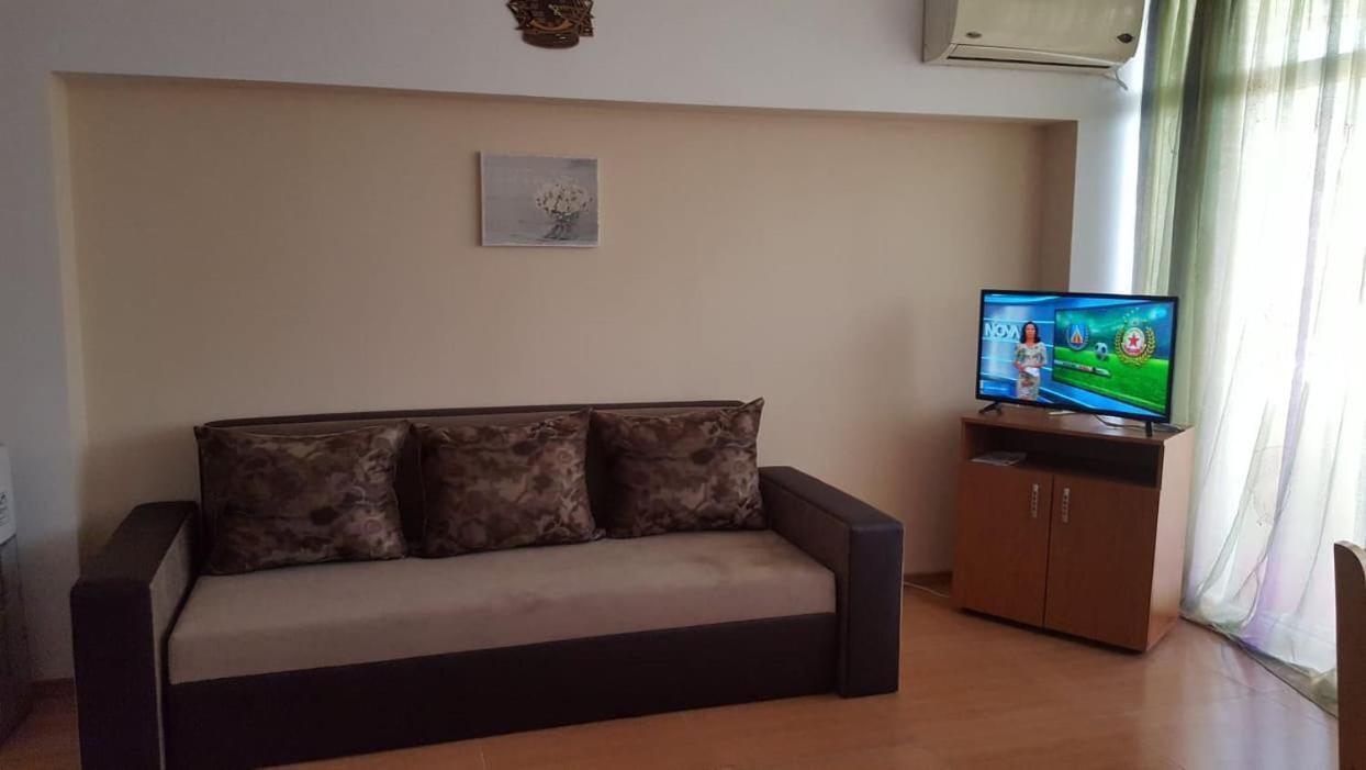 Grand Kameliq Apartment Pantai Sunny Bagian luar foto