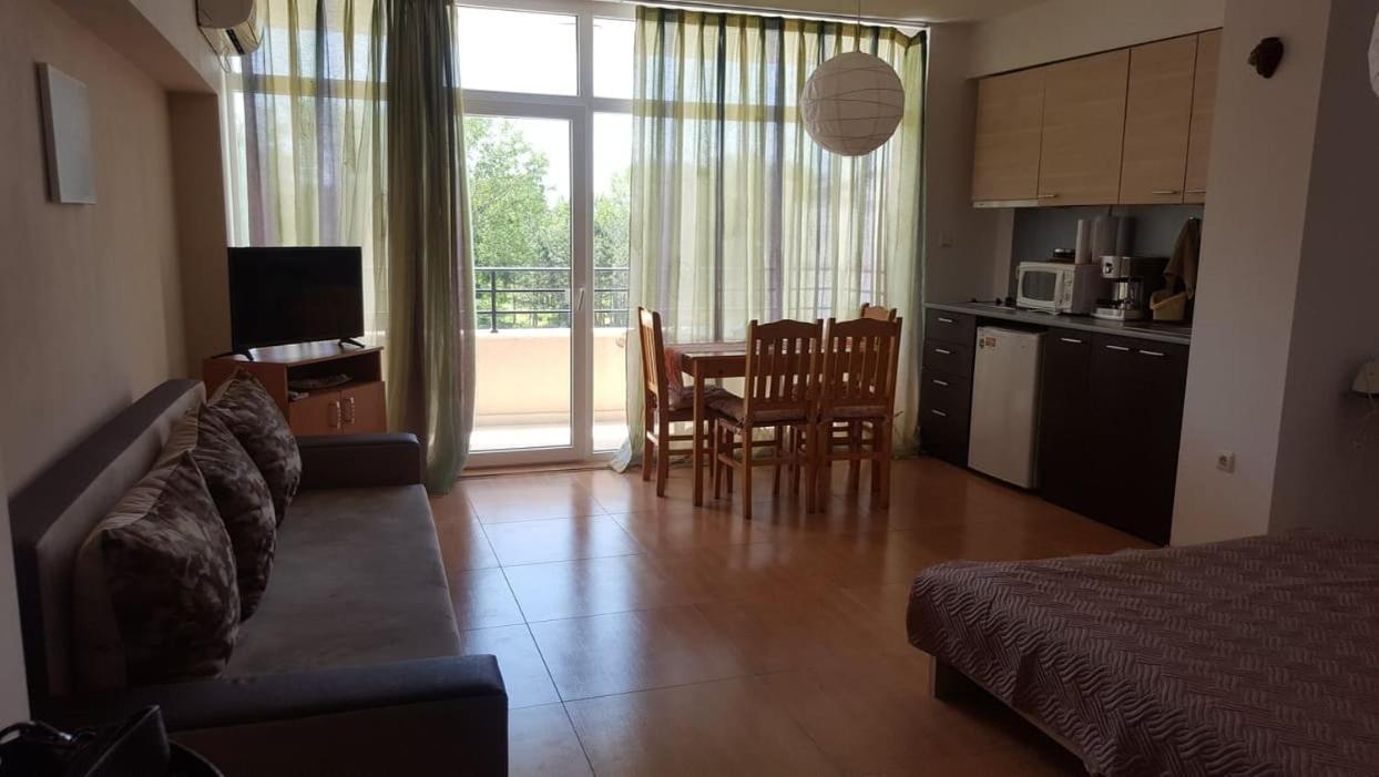 Grand Kameliq Apartment Pantai Sunny Bagian luar foto